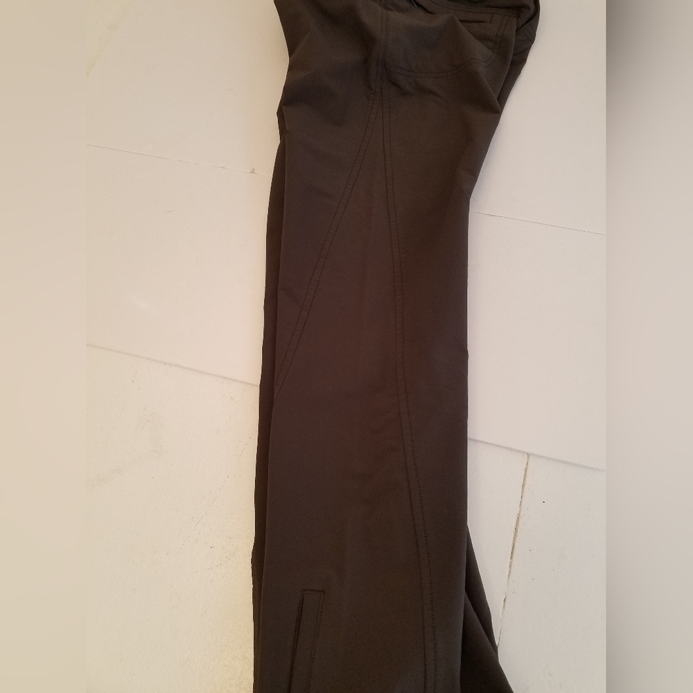 Athleta Dipper Dark Olive Flare Cargo Pants Pocket Details Size 2 - Picture 17 of 17